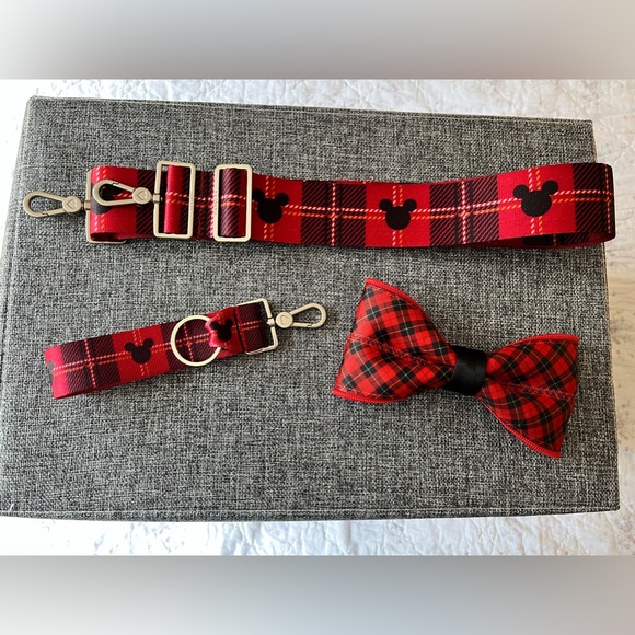 Harvey’s Holiday Mickey Tartan Trio - Picture 1 of 2